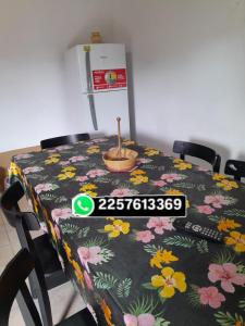 a table with a table cloth with flowers on it at Es Lo Que Hay in Nueva Atlantis