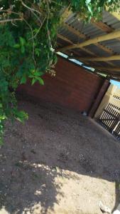 a building with a brick wall and a roof at Es Lo Que Hay in Nueva Atlantis