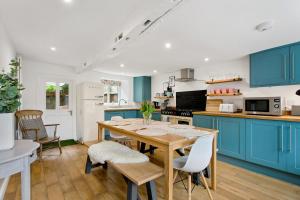 Köök või kööginurk majutusasutuses Cotswolds Townhouse in centre of Tetbury