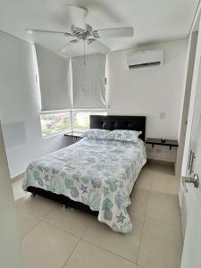 En eller flere senge i et værelse på Beautiful sea view + 27 billeder