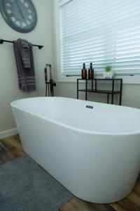 Et badeværelse på Millies Place in the Mountains + 15 billeder