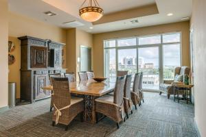 Köök või kööginurk majutusasutuses Emerald By The Sea #603