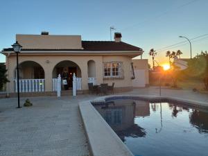 Solopgangen eller solnedgangen set fra villaen