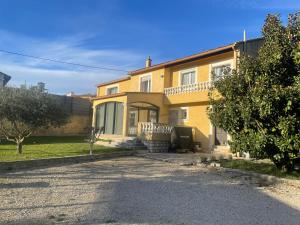 Budova, kde se prázdninový dům nachází