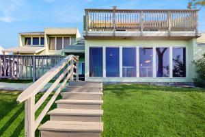 Κήπος έξω από το Wilson's Watering Hole - Captain’s Quarters