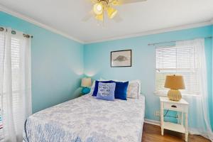 Un pat sau paturi într-o cameră la Beach Club 331 +21 fotografii