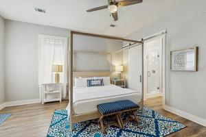 En eller flere senge i et værelse på Mila's Retreat + 42 billeder