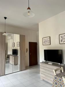 Μια τηλεόραση ή/και κέντρο ψυχαγωγίας στο Appartamento Le Maioliche