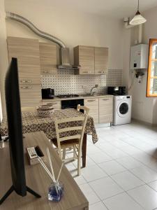 Η κουζίνα ή μικρή κουζίνα στο Appartamento Le Maioliche