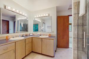 Η κουζίνα ή μικρή κουζίνα στο Vashon Beach House +26 φωτογραφίες