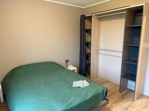 En eller flere senge i et værelse på Maison neuve proche Dole - Forêt de Chaux