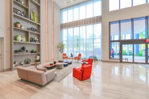 Et opholdsområde på Modern Studio in Downtown Doral