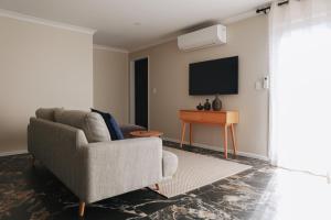 Μια τηλεόραση ή/και κέντρο ψυχαγωγίας στο Heavenly Tekapo Apartment A