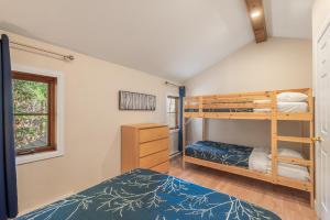 Ένα ή περισσότερα κρεβάτια σε δωμάτιο στο Chalets Alpins - 17 Chemin Alpin