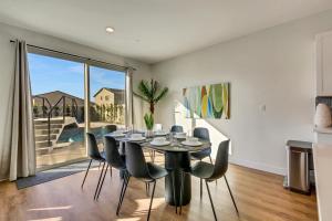 Φωτογραφία από το άλμπουμ του Lazy River Waterslide Gameroom Pool 7br Sleeps 18 σε Κοατσέλα