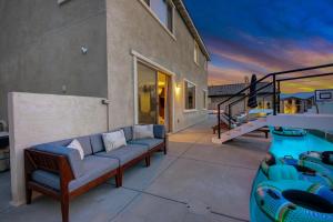 Μπαλκόνι ή βεράντα στο Lazy River Waterslide Gameroom Pool 7br Sleeps 18