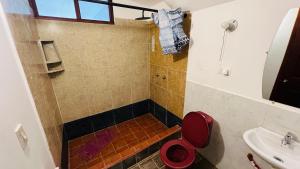 Koupelna v ubytování Owl House, Large and comfortable Suite + 41 fotografií