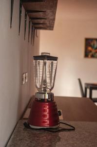 Příslušenství pro přípravu čaje a kávy v ubytování Owl House, Large and comfortable Suite