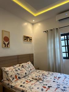 Ένα ή περισσότερα κρεβάτια σε δωμάτιο στο Appartement de haut standing avec balcon