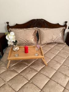 Voodi või voodid majutusasutuse Appartement moderne à Meknès Wi-Fi fibre clim et coin café élégant toas