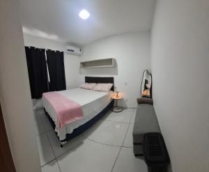 Postel nebo postele na pokoji v ubytování AP a 3KM das PRAIAS, com SUÍTE + 10 fotografií