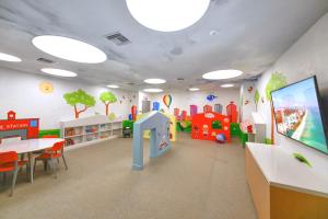 Børneklubben på Modern Studio in Downtown Doral + 6 billeder