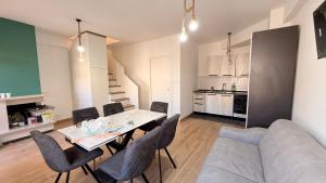 a living room with a table and chairs and a kitchen at Nicos House in Campo di Giove