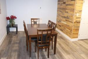 Posezení v ubytování Abby's Lodge + 2 fotografie