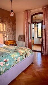 Postel nebo postele na pokoji v ubytování Luxus-Ferienwohnung in der Sternkopf-Engel-Villa