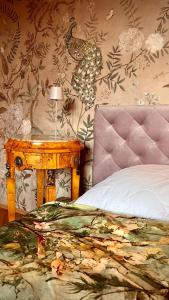 Postel nebo postele na pokoji v ubytování Luxus-Ferienwohnung in der Sternkopf-Engel-Villa + 13 fotografií