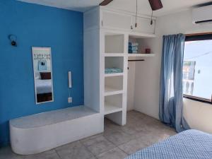 Ένα ή περισσότερα κρεβάτια σε δωμάτιο στο On Beach Seaside Sunset Haven 2 - Epic Sea View