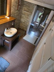 a bathroom with a sink and a toilet and a mirror at Gästenzimmer Louis in Ediger-Eller