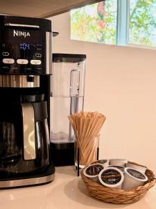 Tetera y cafetera en Hillside Haven - Boutique Spanish Escape 23 fotos más