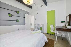 Photo de la galerie de l'établissement Rancho Relaxo - hot tub, fire pit, open air bath and comfy beds, à Twentynine Palms