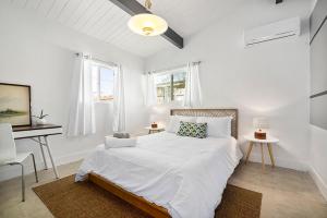 Photo de la galerie de l'établissement Rancho Relaxo - hot tub, fire pit, open air bath and comfy beds, à Twentynine Palms