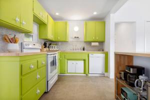 Photo de la galerie de l'établissement Rancho Relaxo - hot tub, fire pit, open air bath and comfy beds, à Twentynine Palms 10 autres photos