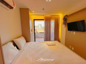 Giường trong phòng chung tại Maravilhoso flat vista mar no Altamare +11 ảnh