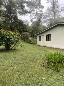 Foto sihtkohas Toro Amarillo asuva majutusasutuse Alojamiento con lago privado en Bajos del Toro galeriist