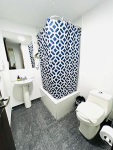 Ένα μπάνιο στο Hermoso apartamento en Calle 80 in Bogota +23 φωτογραφίες
