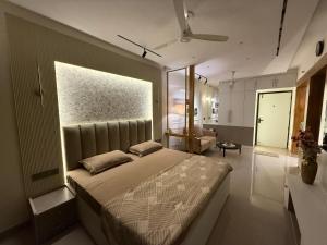 Ένα ή περισσότερα κρεβάτια σε δωμάτιο στο Urban Ease Homestays