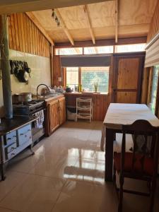 Köök või kööginurk majutusasutuses Tu Casa familiar ideal, centrica en Lican Ray