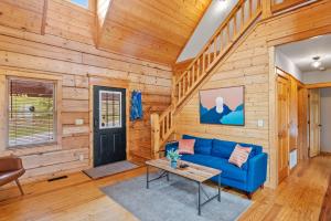 Istumisnurk majutusasutuses Views ~ Hot Tub~ 2 Decks~Pool Table~GameRoom~Cabin