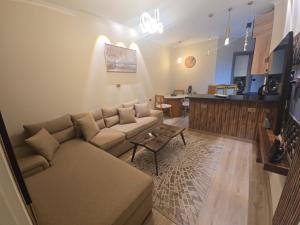 TV a/nebo společenská místnost v ubytování Dive Hostel Hurghada Beach