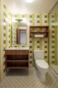 Phòng tắm tại Highway Daydream - La Vista Motel