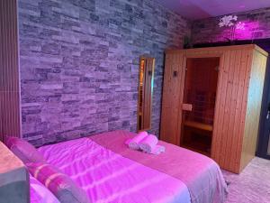 a bedroom with a pink bed with pink sheets at Dubai Spa Apartments in Novi Sad