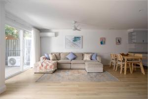 Posezení v ubytování Driftwood House + 5 fotografií