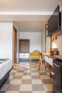 Giường trong phòng chung tại Cactus Jacks Hideout - La Vista Motel