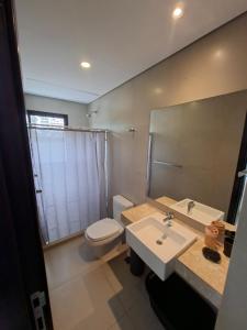 Ένα μπάνιο στο Departamento en Asunción zona Shopping del Sol