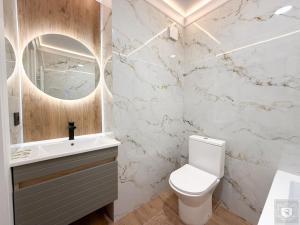 Koupelna v ubytování RentHouse Apartments Airport Stay + 17 fotografií