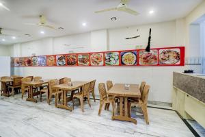 Χώρος καθιστικού στο Hotel O Ratiram